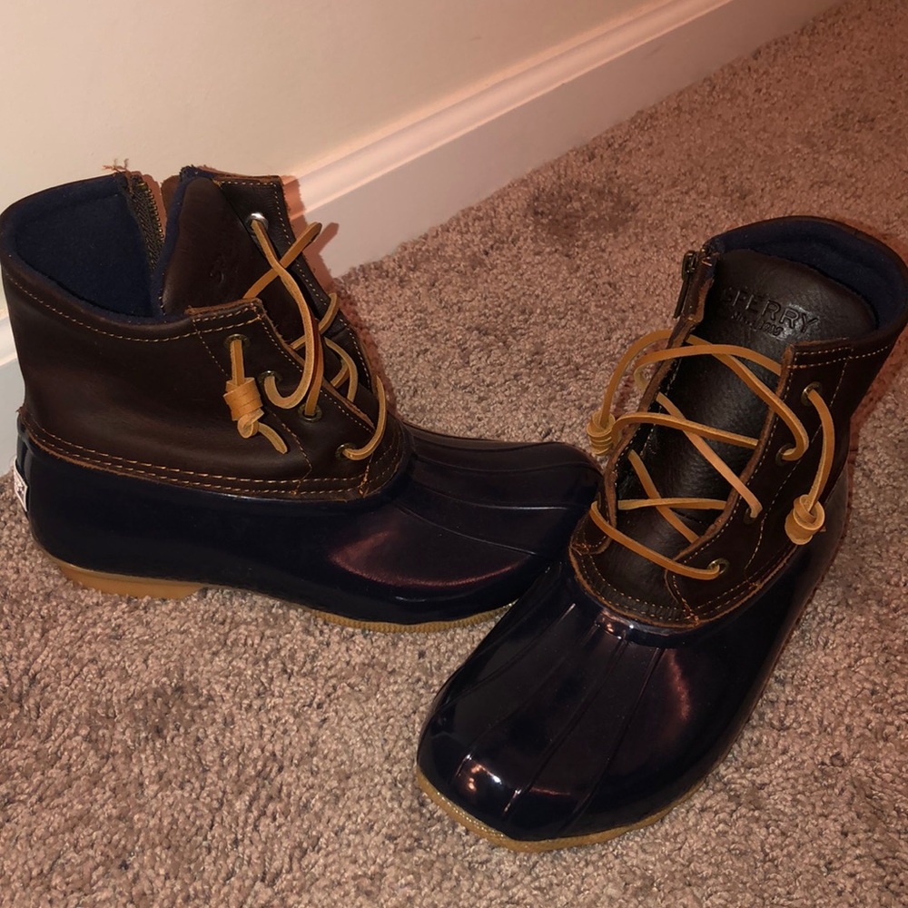 7.5 Women’s Sperry winter boots